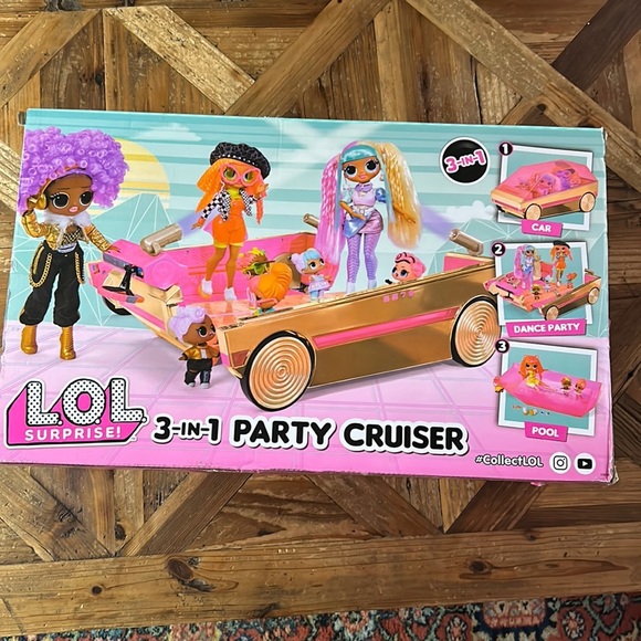 Lol surprise Party Cruiser 3in 1 Car Dance party - Picture 1 of 3